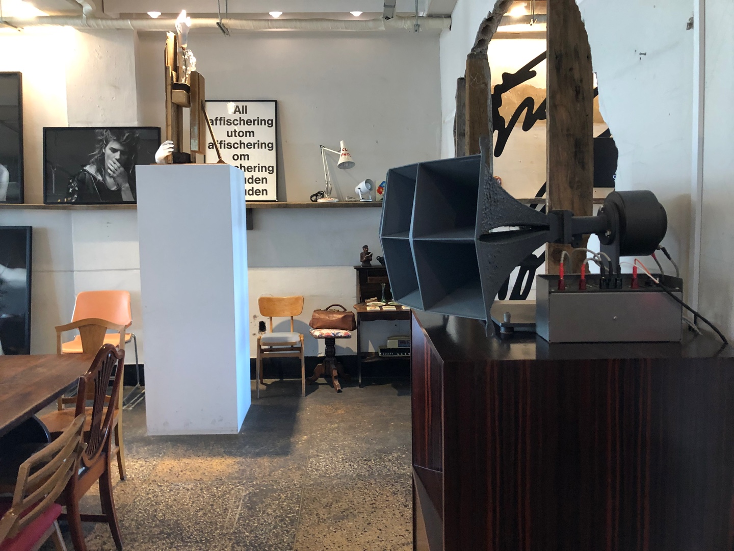 루이스의사물들-카페