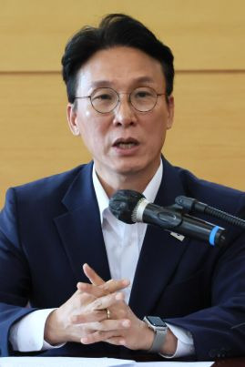 김민석 당대표 출마 선언 총정리! 전 총리의 파격 행보와 나이, 고향, 학력, 경력, 부인, 관련주 및 익산 거주의 비밀 심층 진단