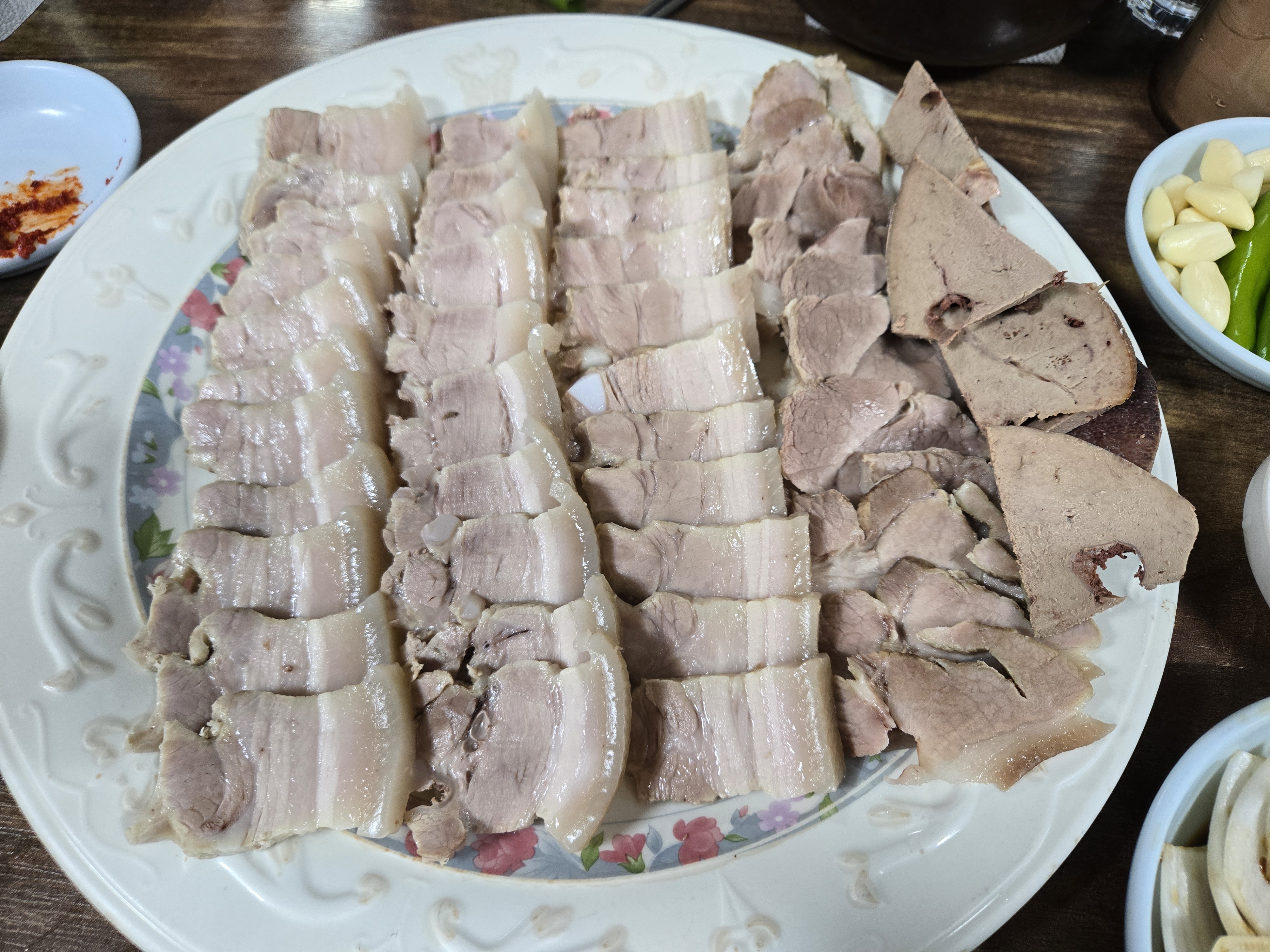 수성구 목련시장 맛집 대성국밥 수육