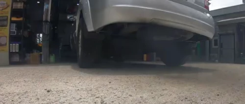 머플러 연기 까만색 나오는 이유