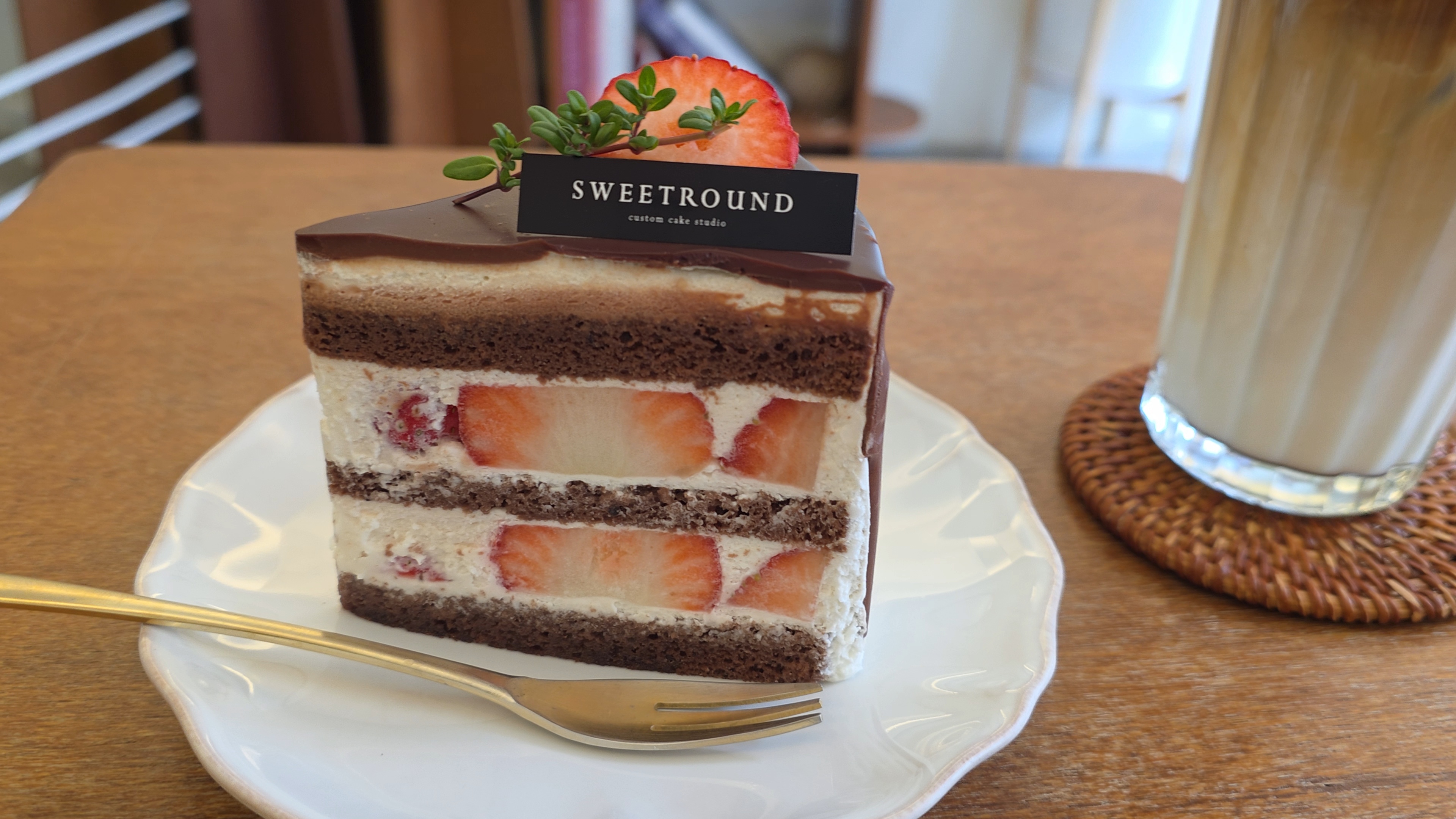 발로나 딸기 초코 생크림 케이크