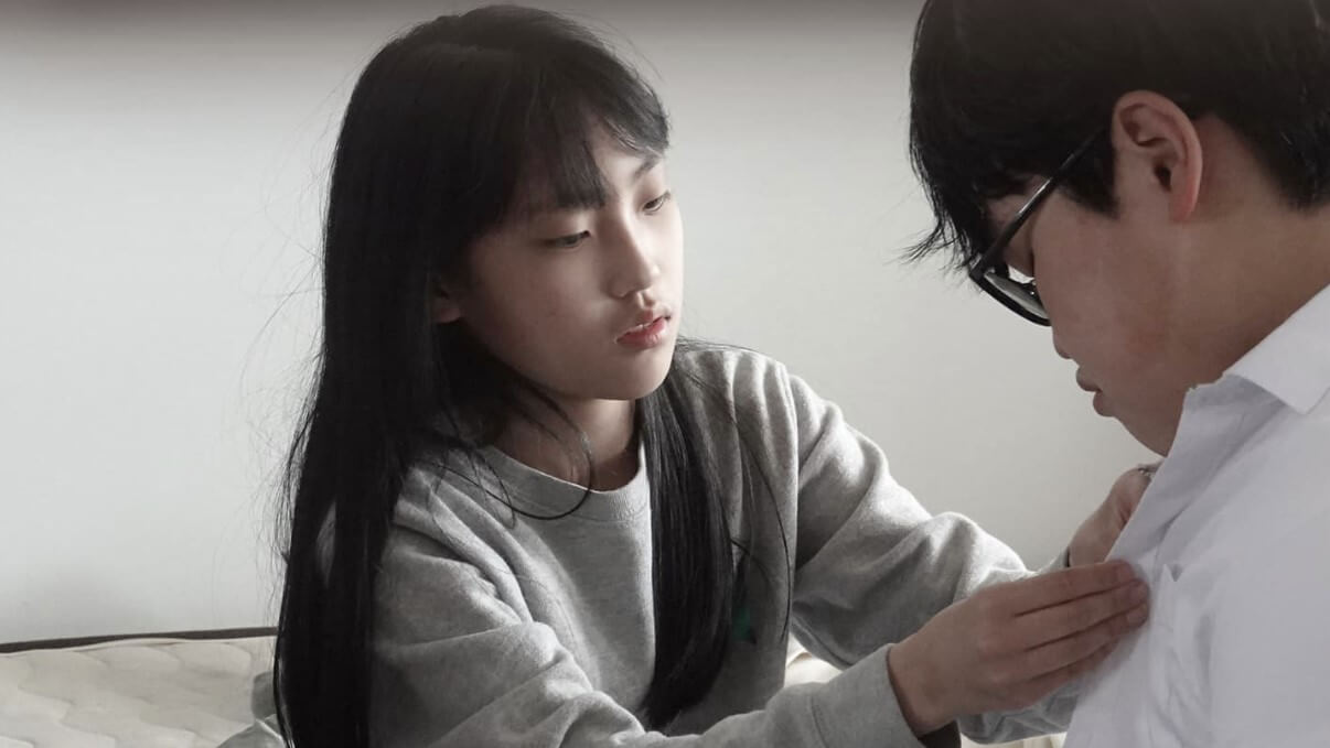 오빠의 옷을 입혀주는 지혜