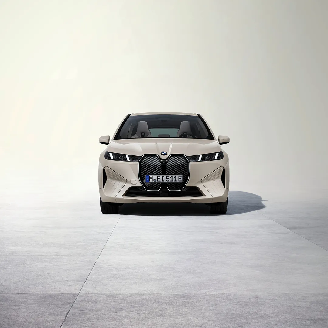 BMW iX 자동차 이미지