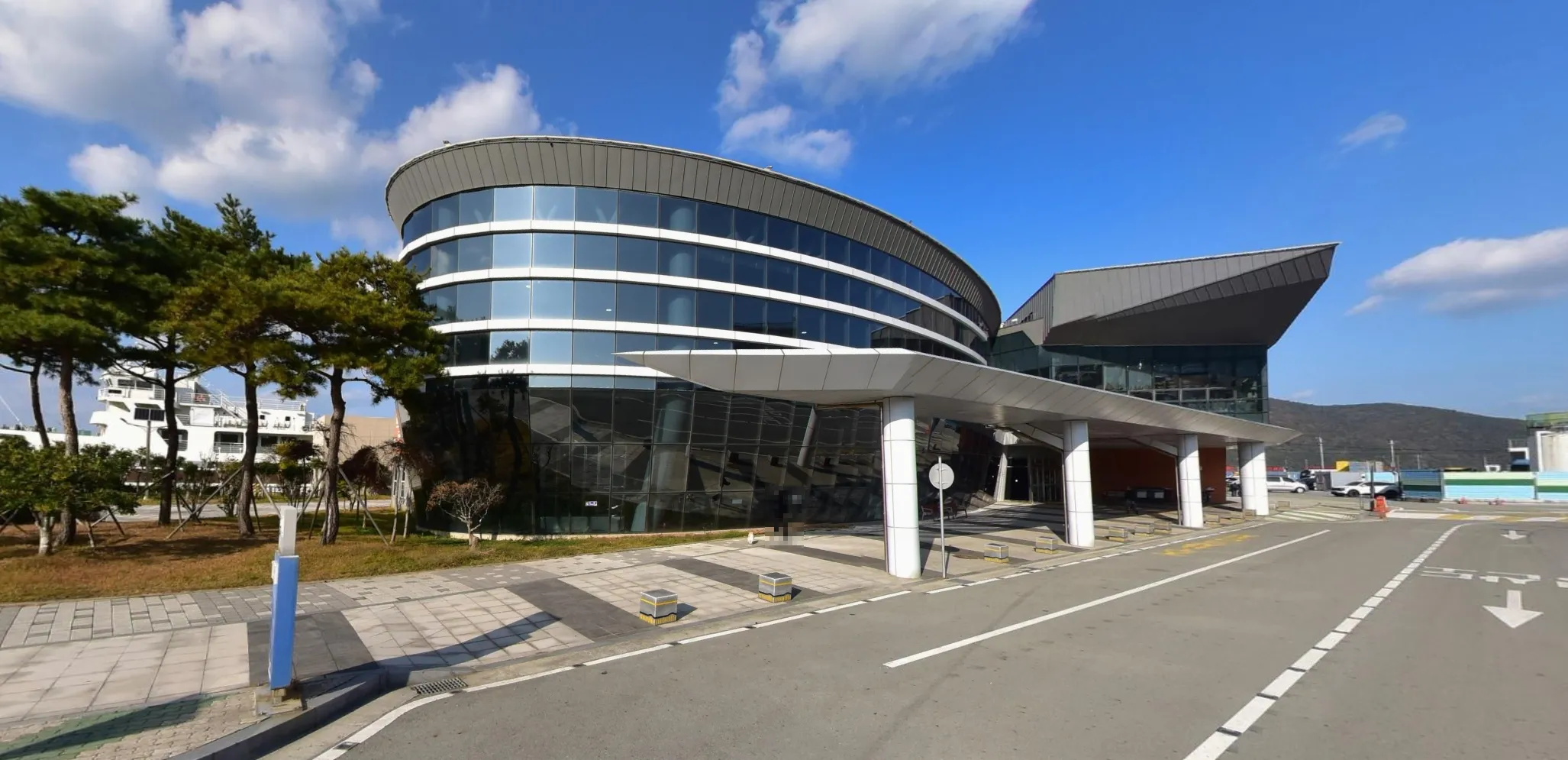 완도 여객선터미널 건물 사진