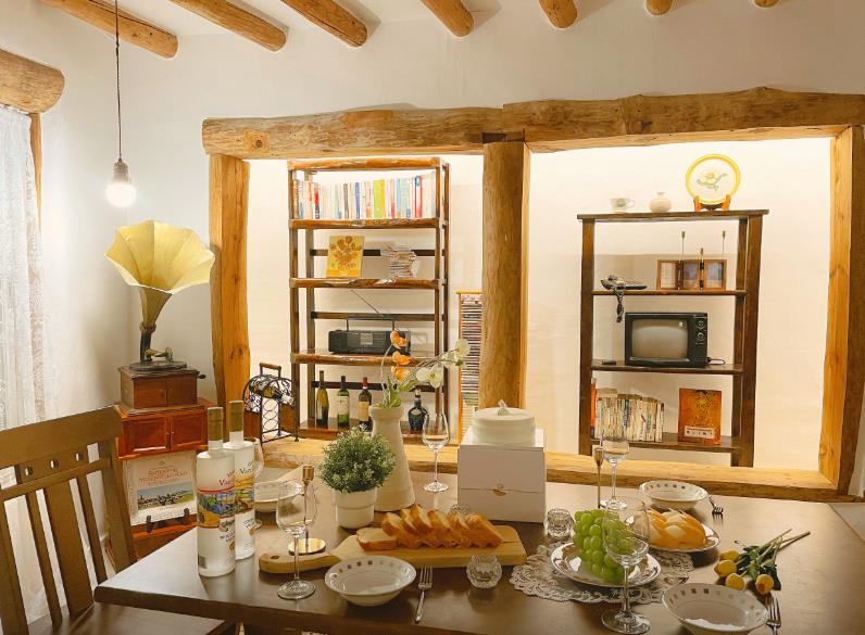 생방송오늘아침 시골에서 돈을 벌다 폐가 리모델링 스테이 거실