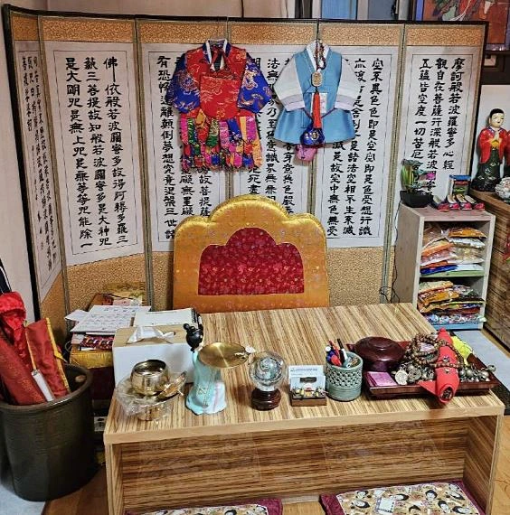 대자비 신당 선생님 점사 보는 책상