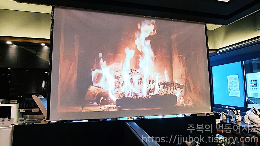 픽스치킨-대형-시네마-스크린