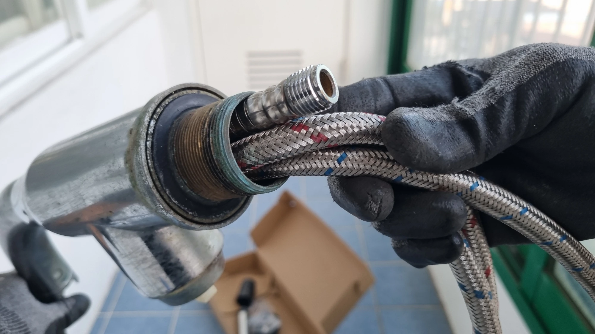 수도꼭지 호스 걸린 모습