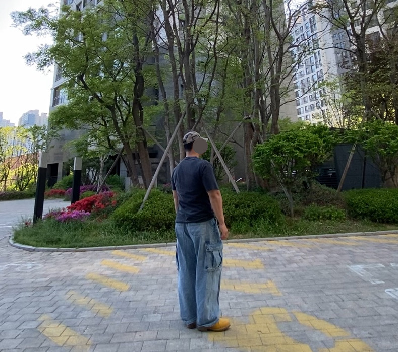 데일리룩('26. 4. 27.)블루썬플라워 SUN로고 카모플라주 빈티지 카모 볼캡, 칼하트 포켓 반팔티셔츠 K87, 무신사스탠다드 워싱 카고 팬츠, 팀버랜드 6인치 워커 부츠