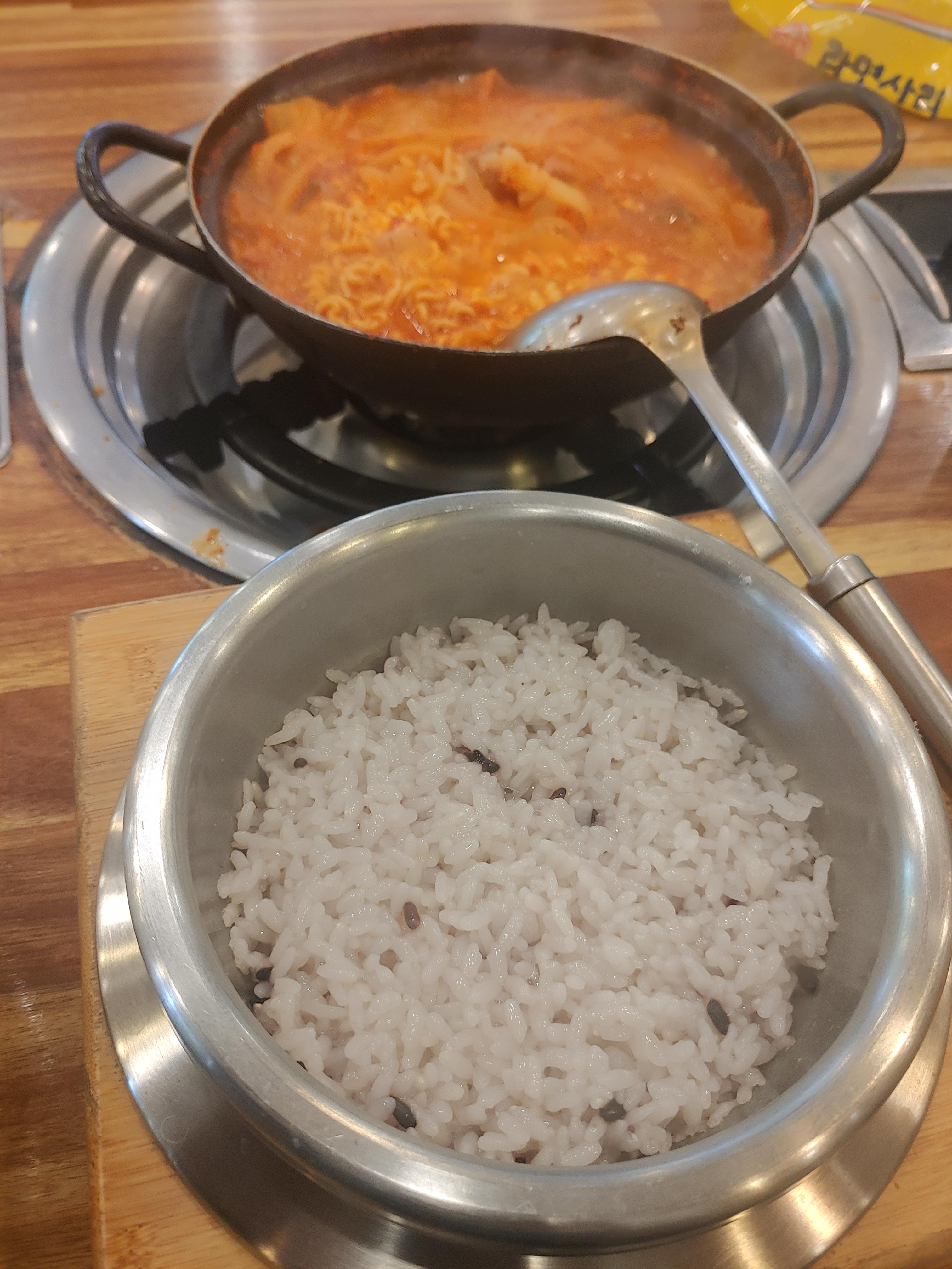 부평시장역맛집 월수금 김치찌개 솥밥