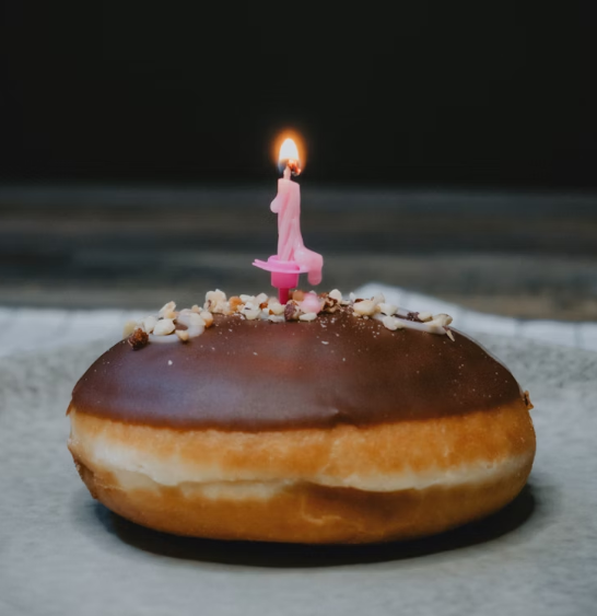 혼자 즐기는 기념일 문화 나를 위한 셀프 셀러브레이션 트렌드