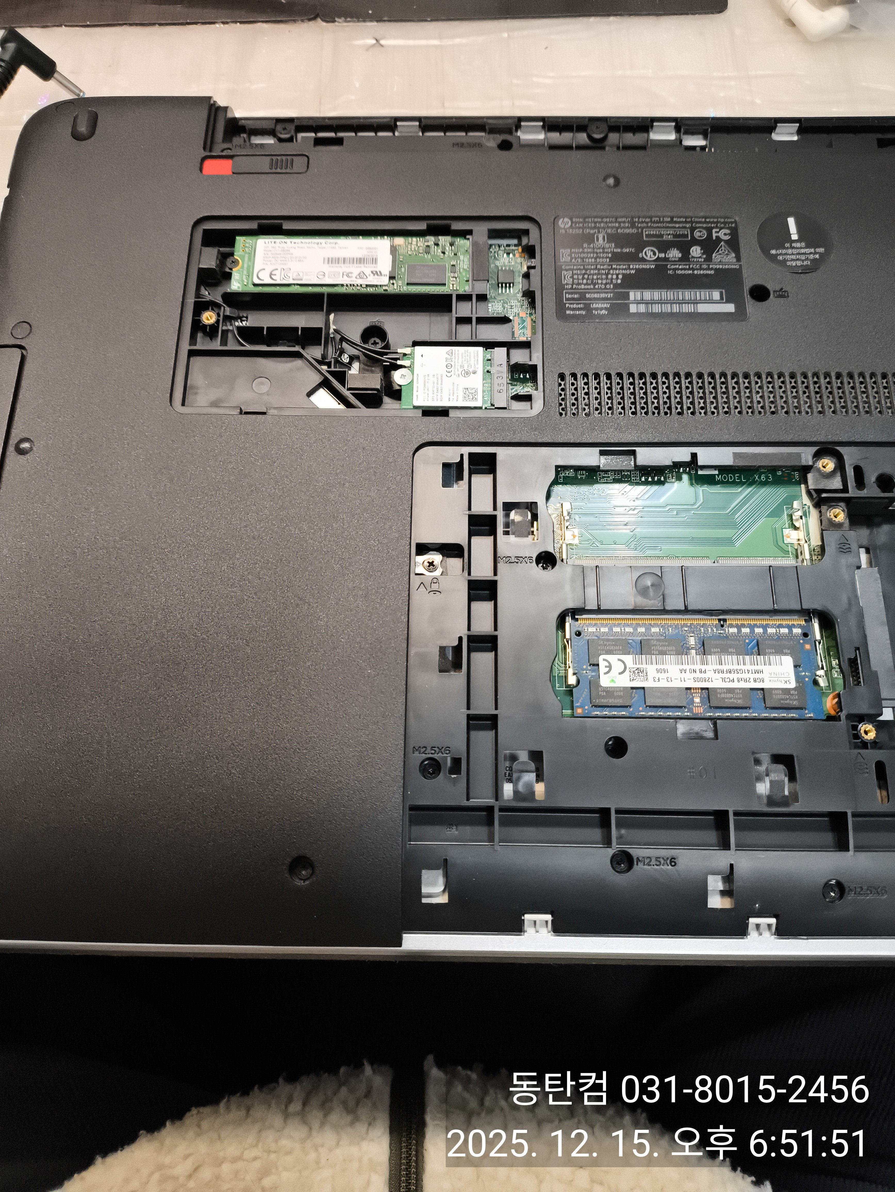 M.2 SSD 슬롯과 무선랜카드 슬롯, 그리고 메모리 슬롯 2개