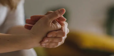 엄지손가락 통증의 원인, 증상, 치료법 총 정리 (2025 ver.)