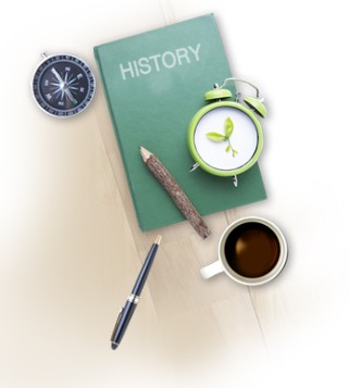 역사책과-나침반-커피-볼펜이-놓여져-있습니다.
