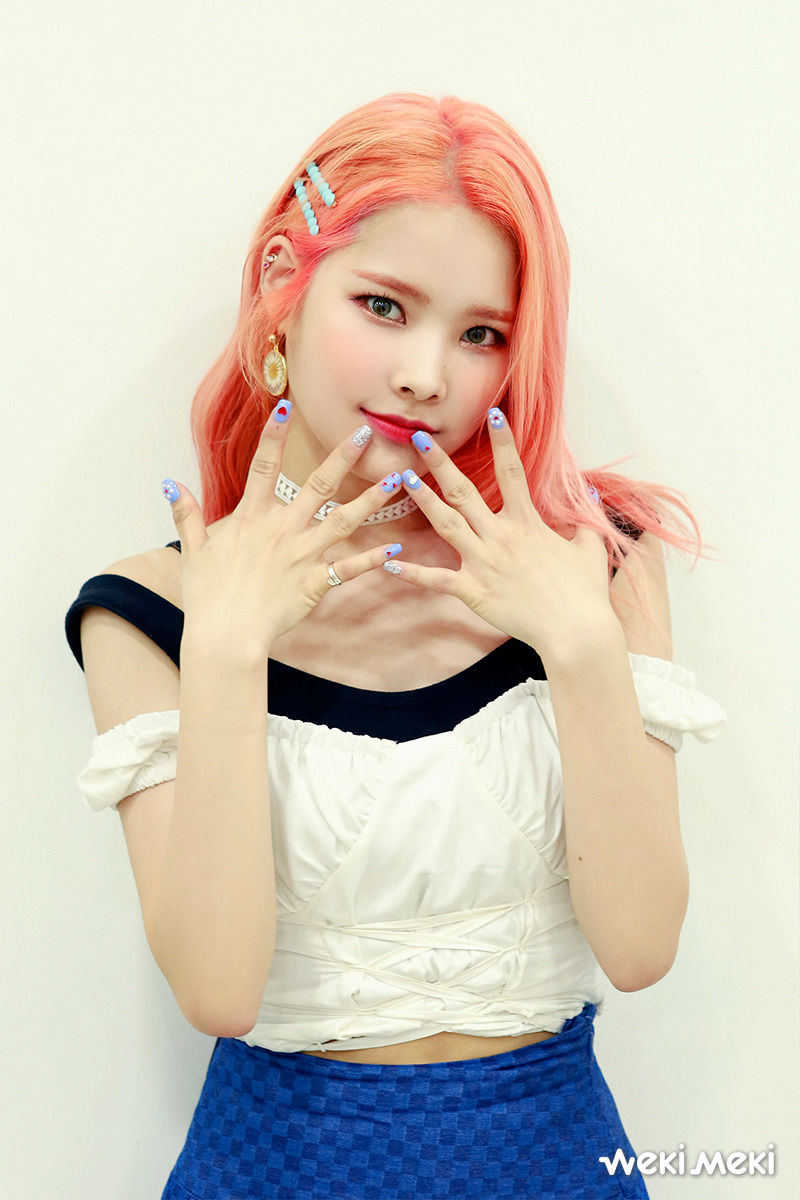 위키미키 이번 앨범 첫 주 대기실 비하인드 사진