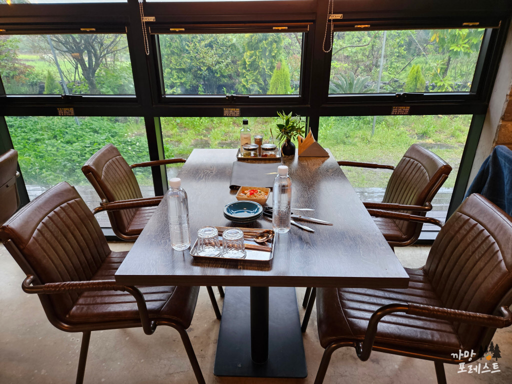 제주 모던돔베 내부