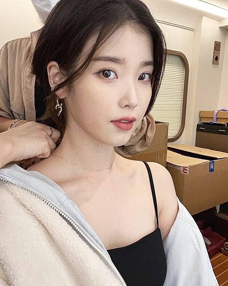 가수-아이유