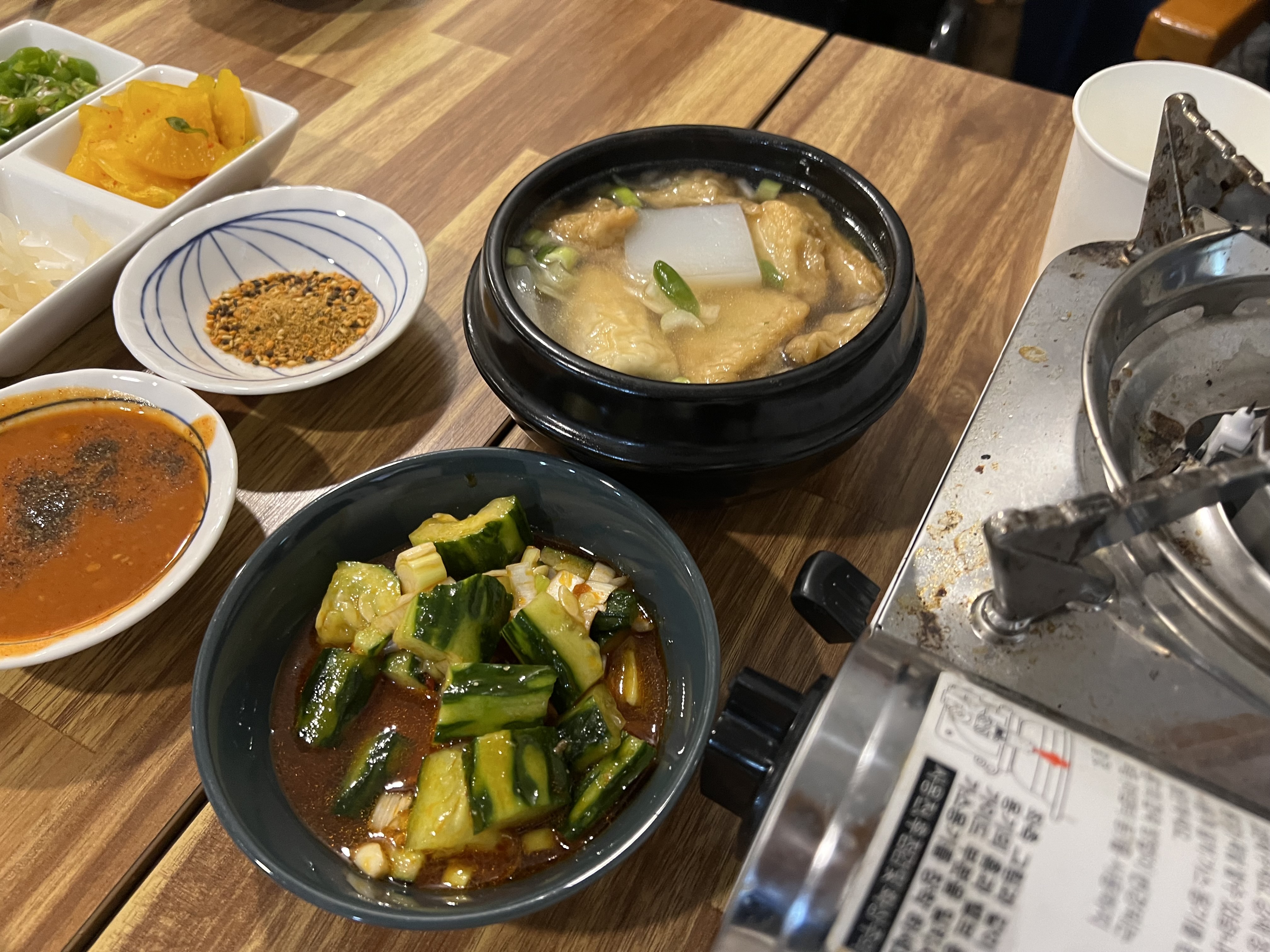 기본 반찬과 오뎅탕
오뎅탕은 기본으로 나오는 것 같다