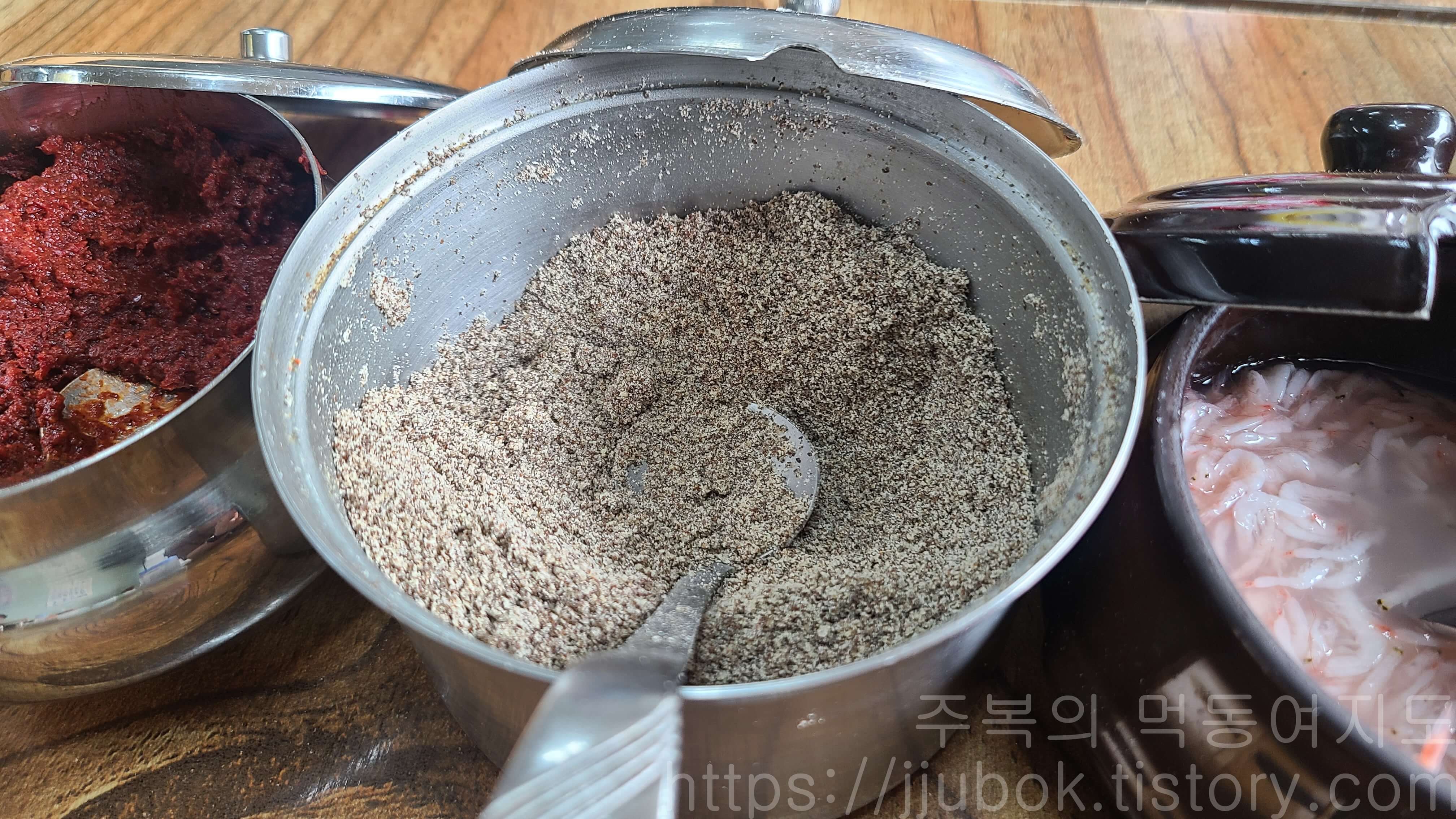 고을순대국-들깨가루