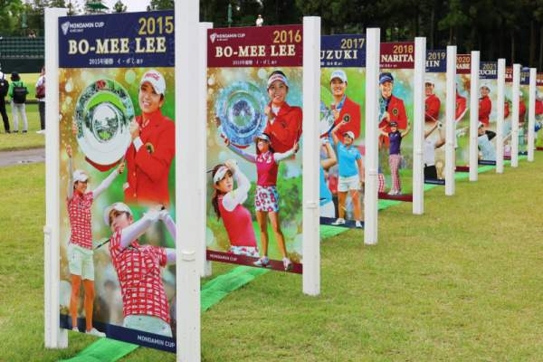 jlpga 어스 몬다민컵 상금 4억엔 돌파! 114억 투자해 646억 광고 효과 낸 프리미엄 골프 마케팅의 비밀과 박현경 공동 선두 돌풍 분석