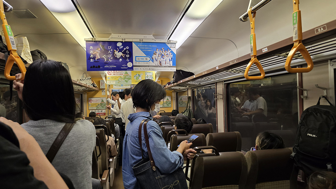 서서 가는 사람들