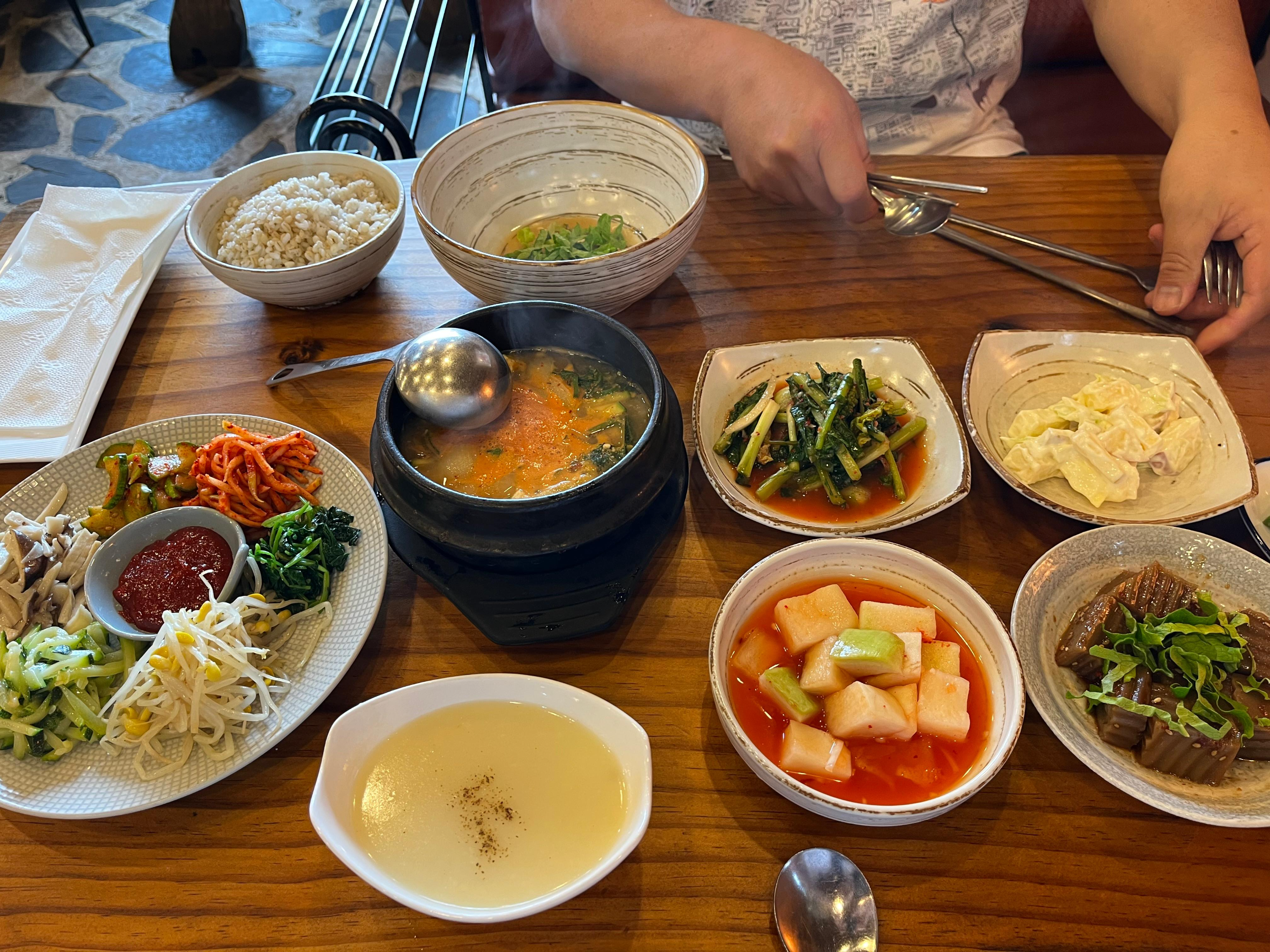 보리비빔밥과 된장찌개. 당뇨 환자 외식 메뉴