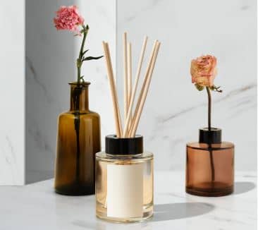 냄새 제거에 효과적인 천연 방향제 만들기