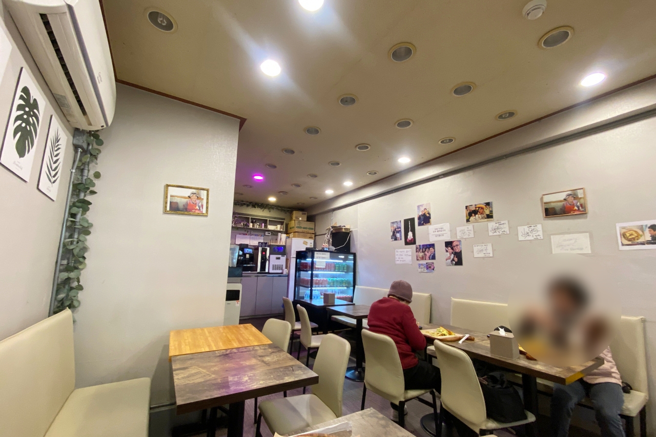 창동 할머니토스트 내부