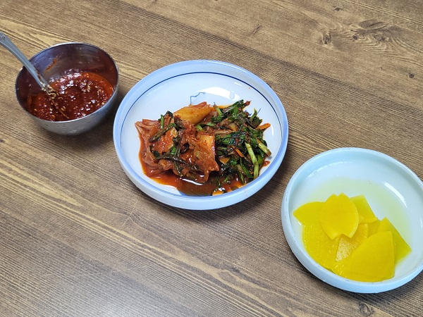 거문도 진미하우스 냉면, 콩국수 주문 기본반찬