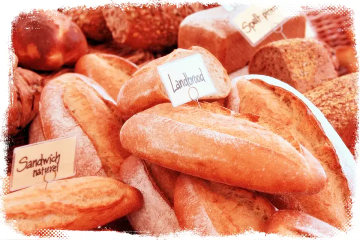 놀라운토요일-놀토-옥수수양파빵-부추빵-딸기잼앙금빵-사과에이드-맛집-전북-장수-CC-장계시장-빵집-카페