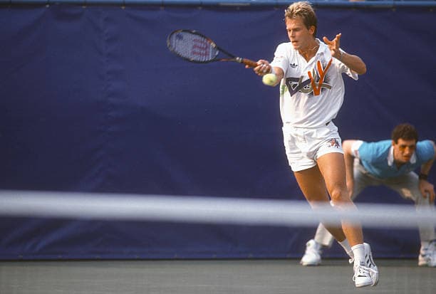 “포핸드 크로스 연속 구사 전략 – 상대의 백핸드를 무너뜨리는 실전 패턴”