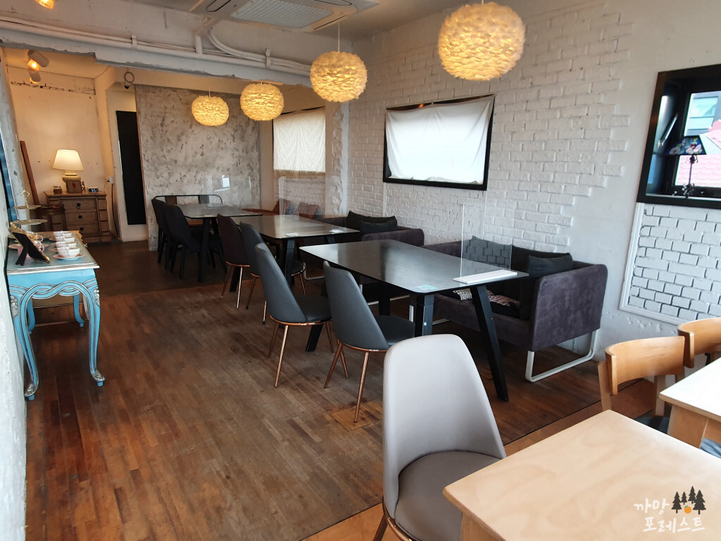 로스트&헤븐 2층