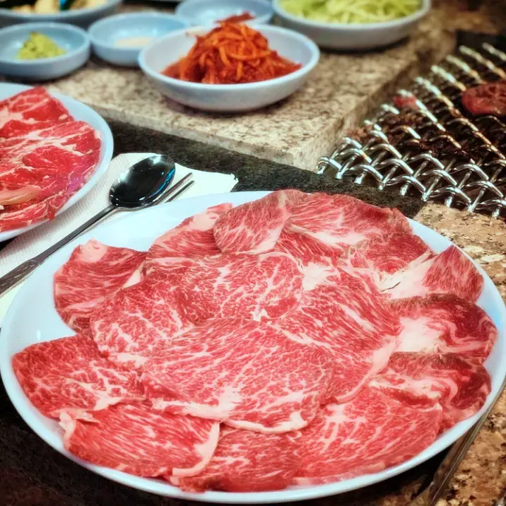 전참시 전지적참견시점 숙대입구 남영동 권율 최원영 율슐랭(권율+미슐랭) 투어 맛집 한우 투뿔 등심 주물럭, 양대창구이, 우설 맛집 소개