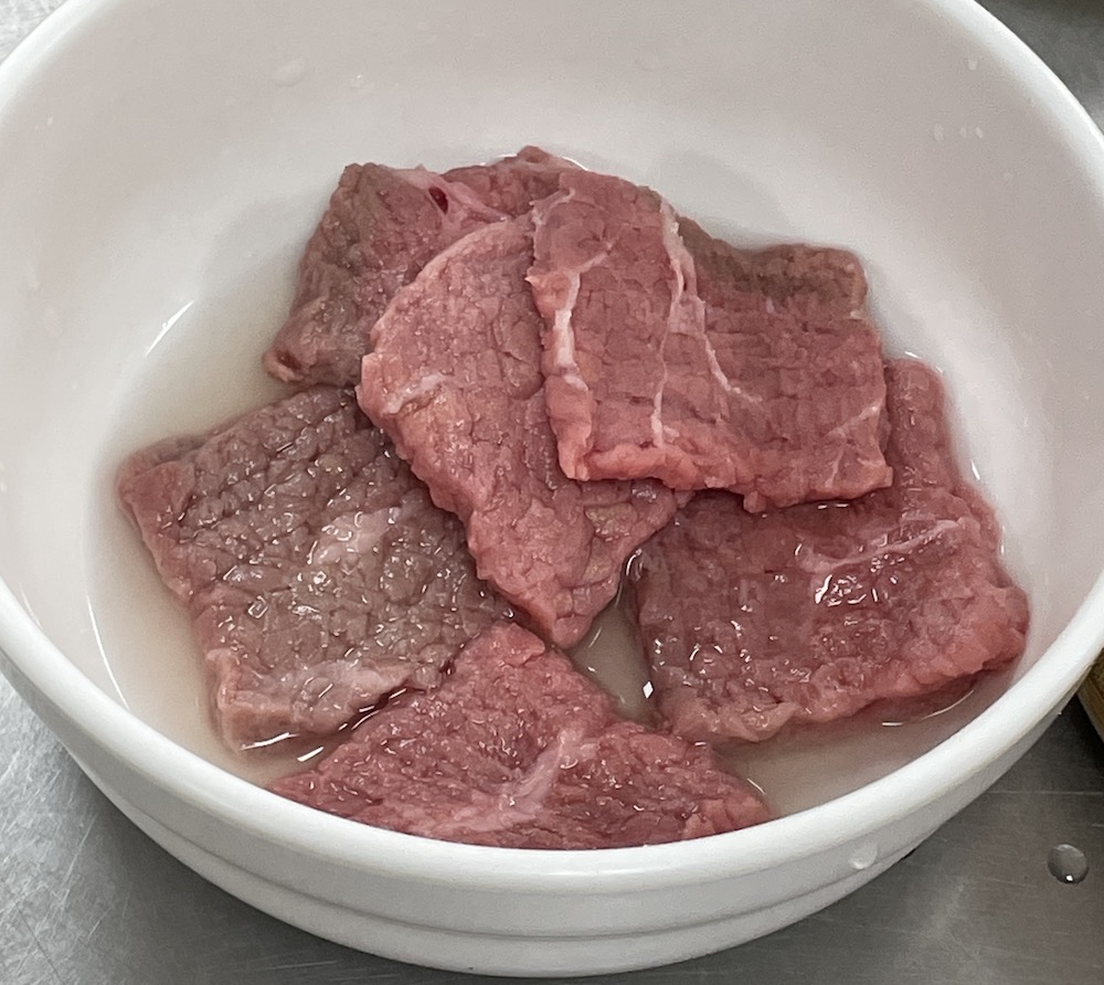 한식조리기능사 실기시험 준비 - 너비아니 - 소고기 배즙에 담가놓기