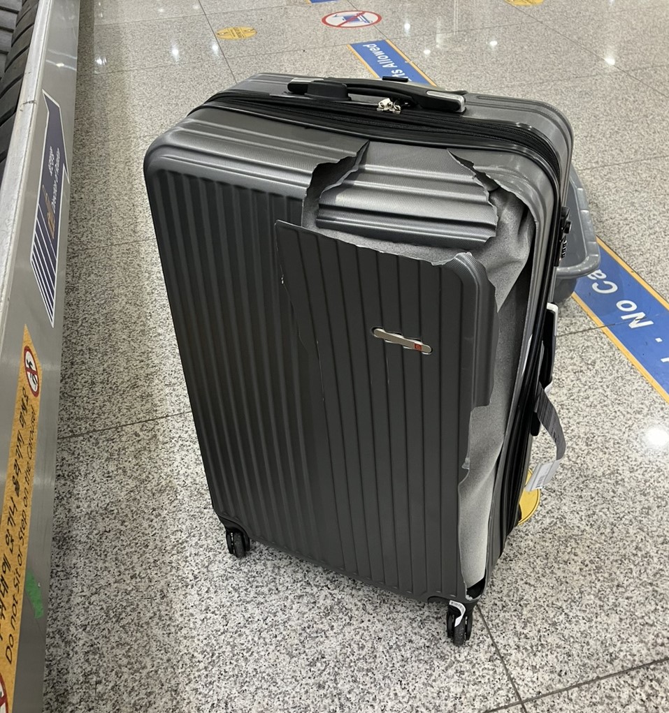 파손된캐리어