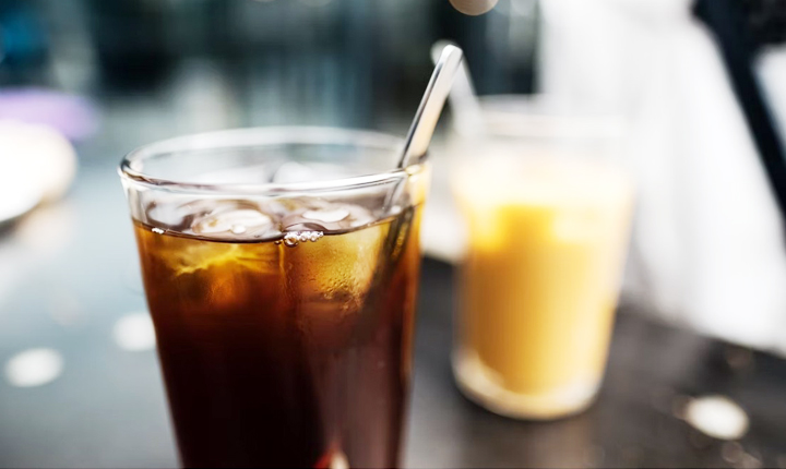 커피숍 얼음 냉장고 일반얼음 녹는 속도 투명도 차이 컵에 들어간 얼음 이미지