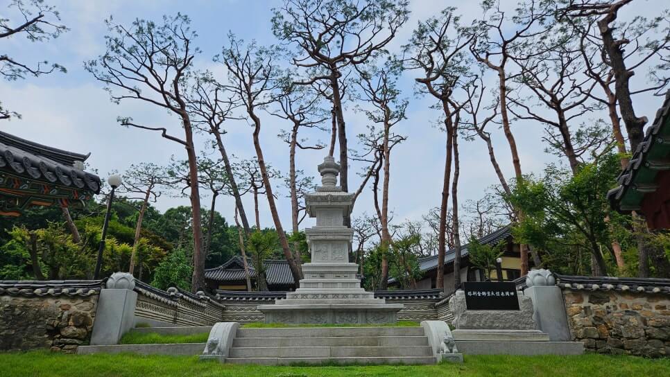 화성 용주사 : 정조의 효심이 깃든 효 사상과 불교 문화가 공존하는 천년 사찰
