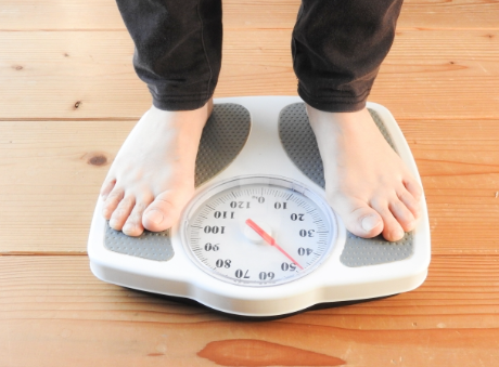 체중계에 오르다.