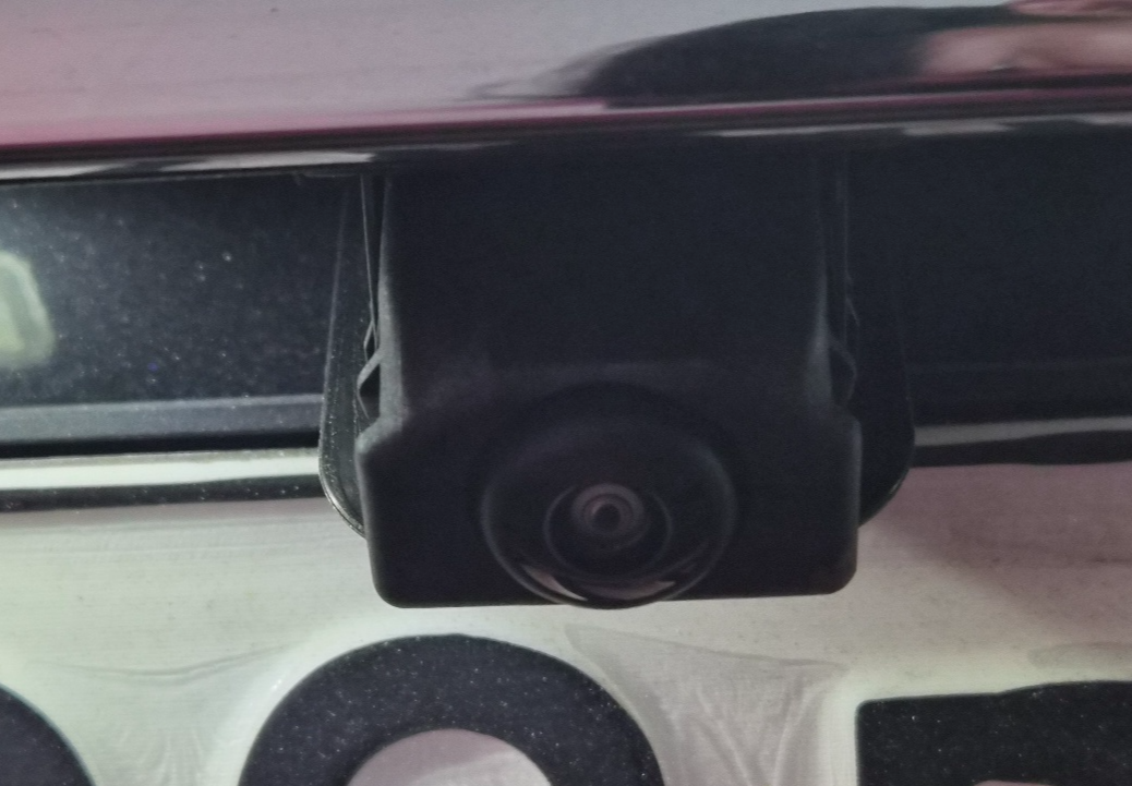 벤츠 후방카메라 커버가 열린 시동 상태