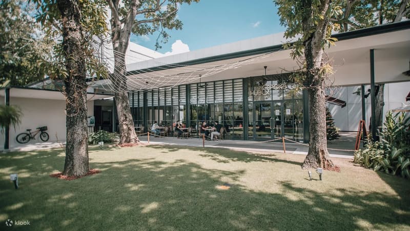 싱가포르 창이 공항 허브 앤드 스포크 라운지 식사 샤워 자전거