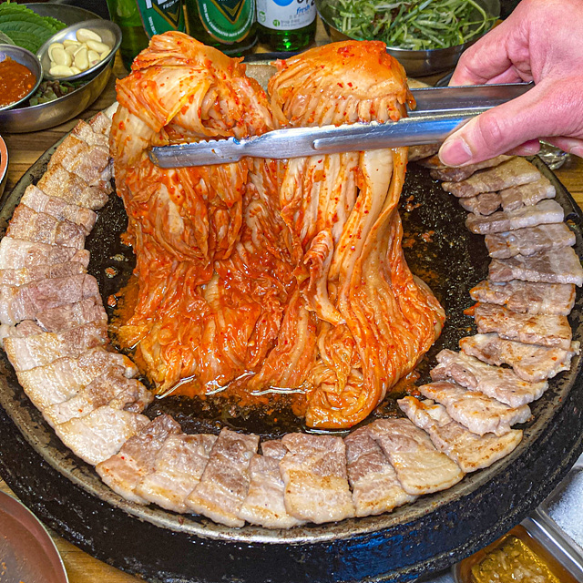 부산 수영구 광안리 맛집 현지인 추천 부산여행 로망스 대영횟집 석화연 수변최고돼지국밥 마담에뽀끄 아메리칸빌리지 진곰탕진해장 오륙도횟집 디에이블 무쇠김치삼겹