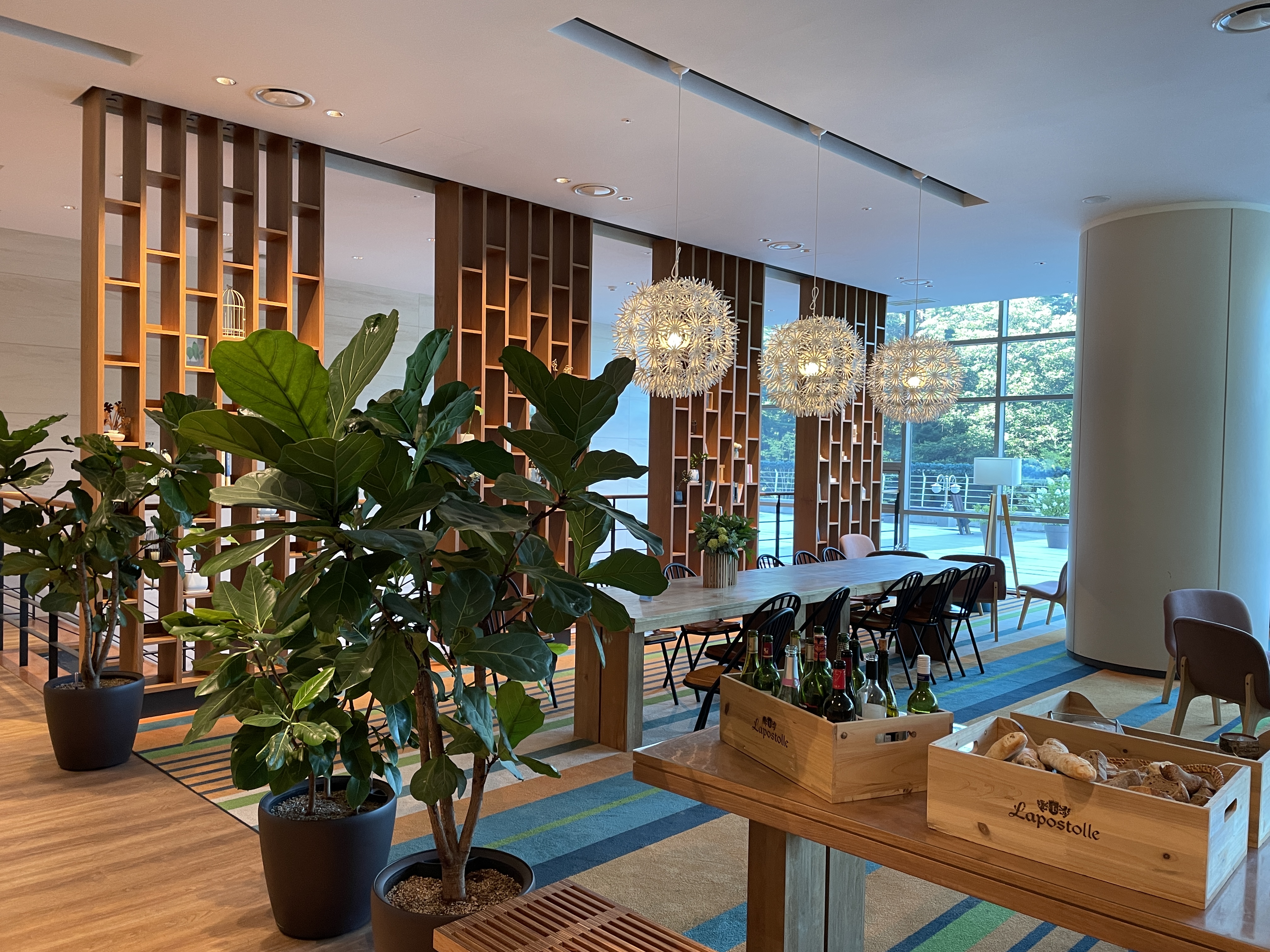 평창 더화이트호텔 로비