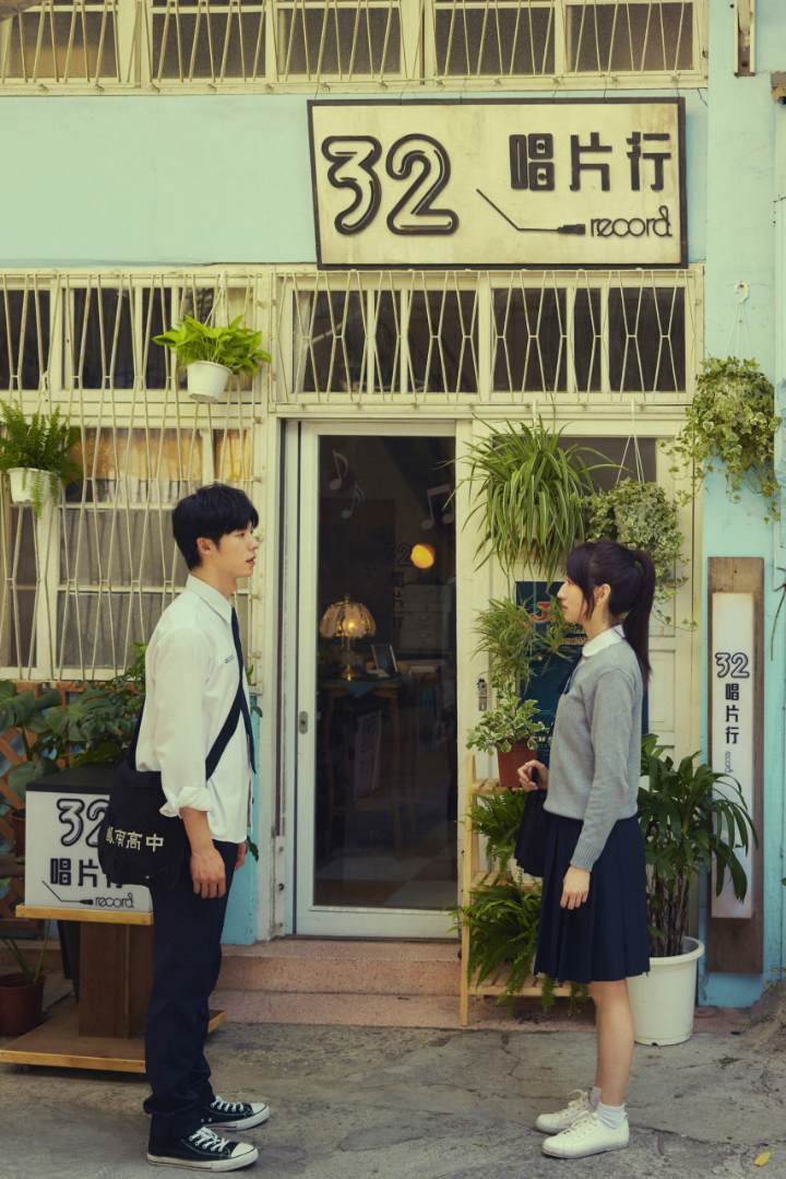 레코드가게앞에서허광한과가가연