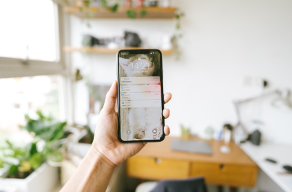 디지털 서비스의 잦은 업데이트가 고령층에게 주는 부담