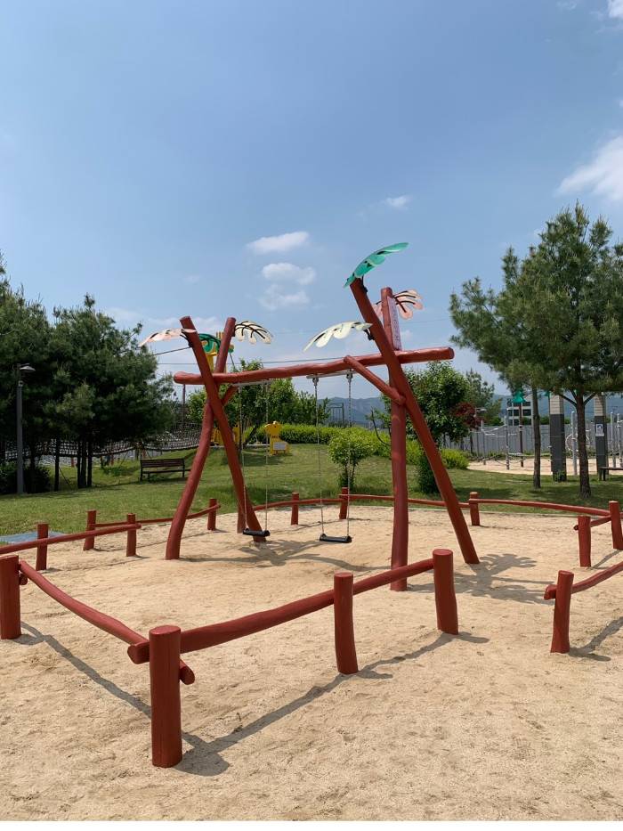 춘천꿈자람어린이공원 실외공원 숲 속 그네