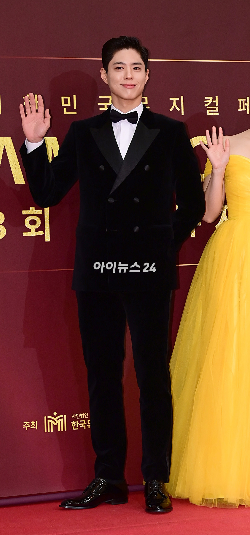 배우 박보검이 15일 오후 서울 동대문구 경희대학교 평화의 전당에서 열린 '제8회 한국뮤지컬어워즈' 레드카펫 행사에 참석하고 있다. [사진=정소희 기자]