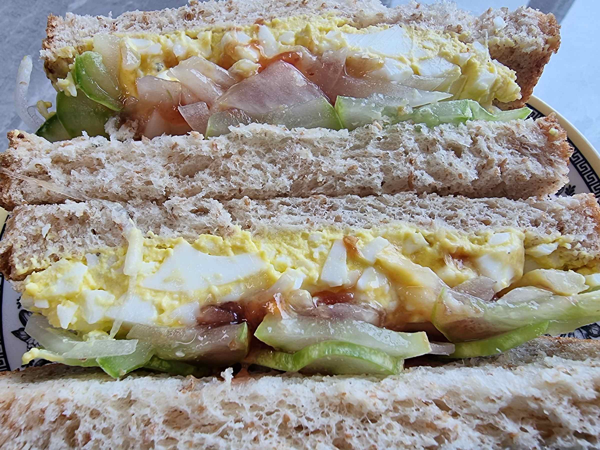 아삭아삭 맛있는 샌드위치 드세요!