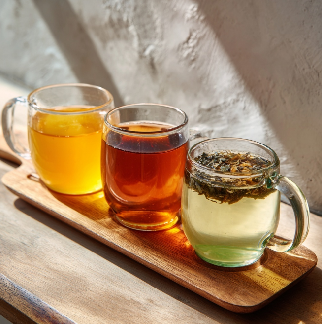 따뜻한 케일차와 녹차 보리차