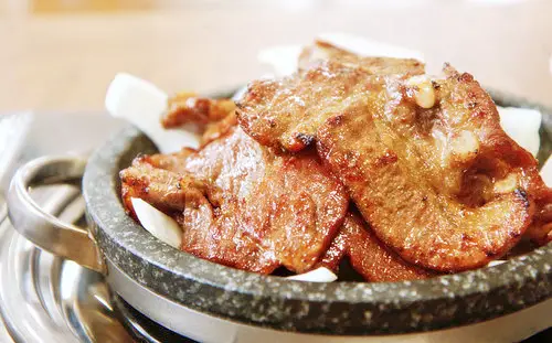 충남 천안 신의 한수 맛의 결정타 돌판 위에서 춤추는 석갈비 맛집 추천