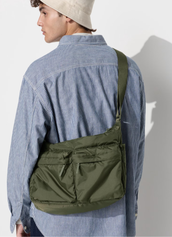 유니클로 멀티포켓숄더백